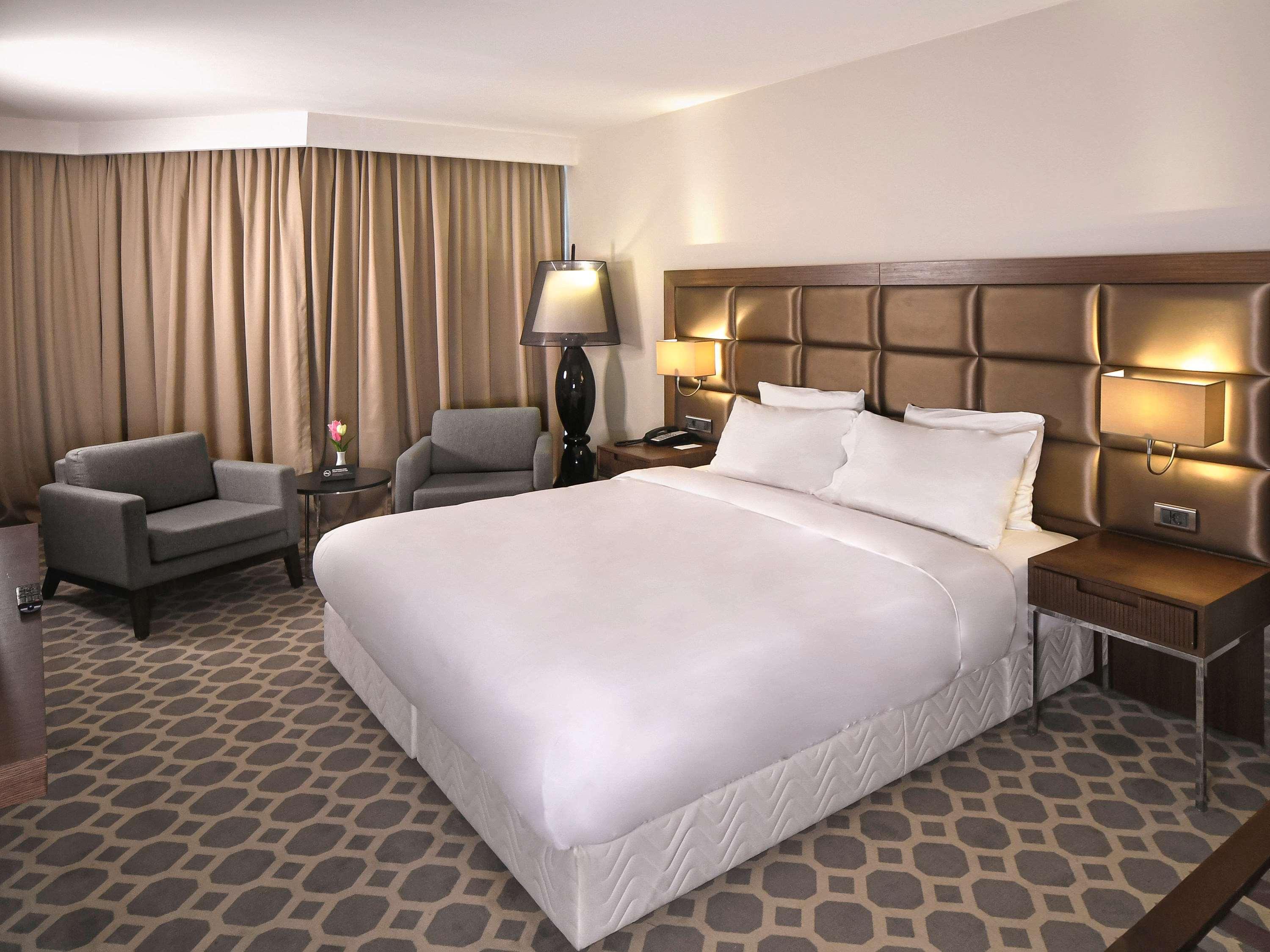 เมอร์เคียว อิสตันบูล เวสต์ โฮเต็ล แอนด์ คอนเวนชั่น เซ็นเตอร์ Hotel ภายนอก รูปภาพ