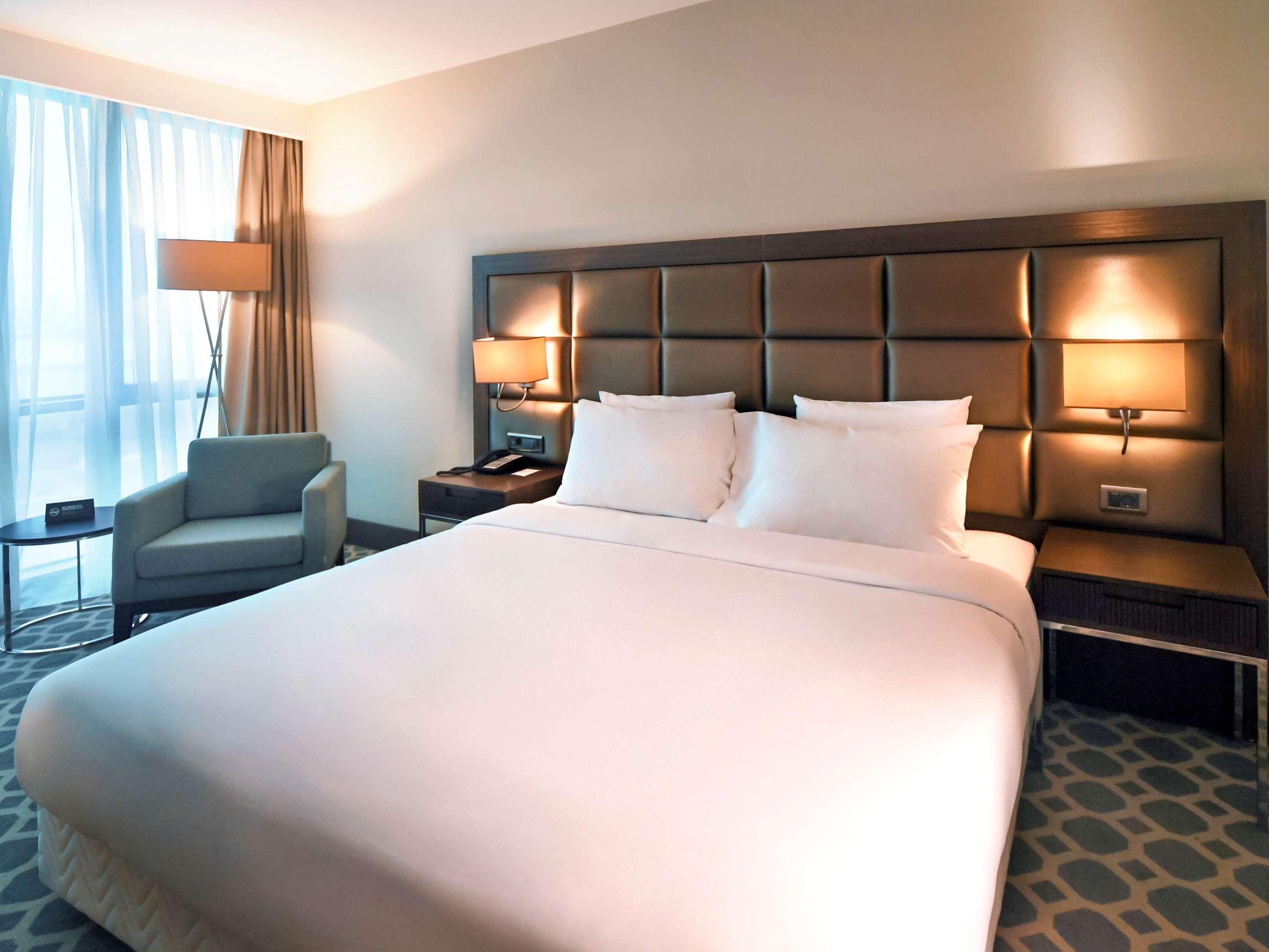 เมอร์เคียว อิสตันบูล เวสต์ โฮเต็ล แอนด์ คอนเวนชั่น เซ็นเตอร์ Hotel ภายนอก รูปภาพ
