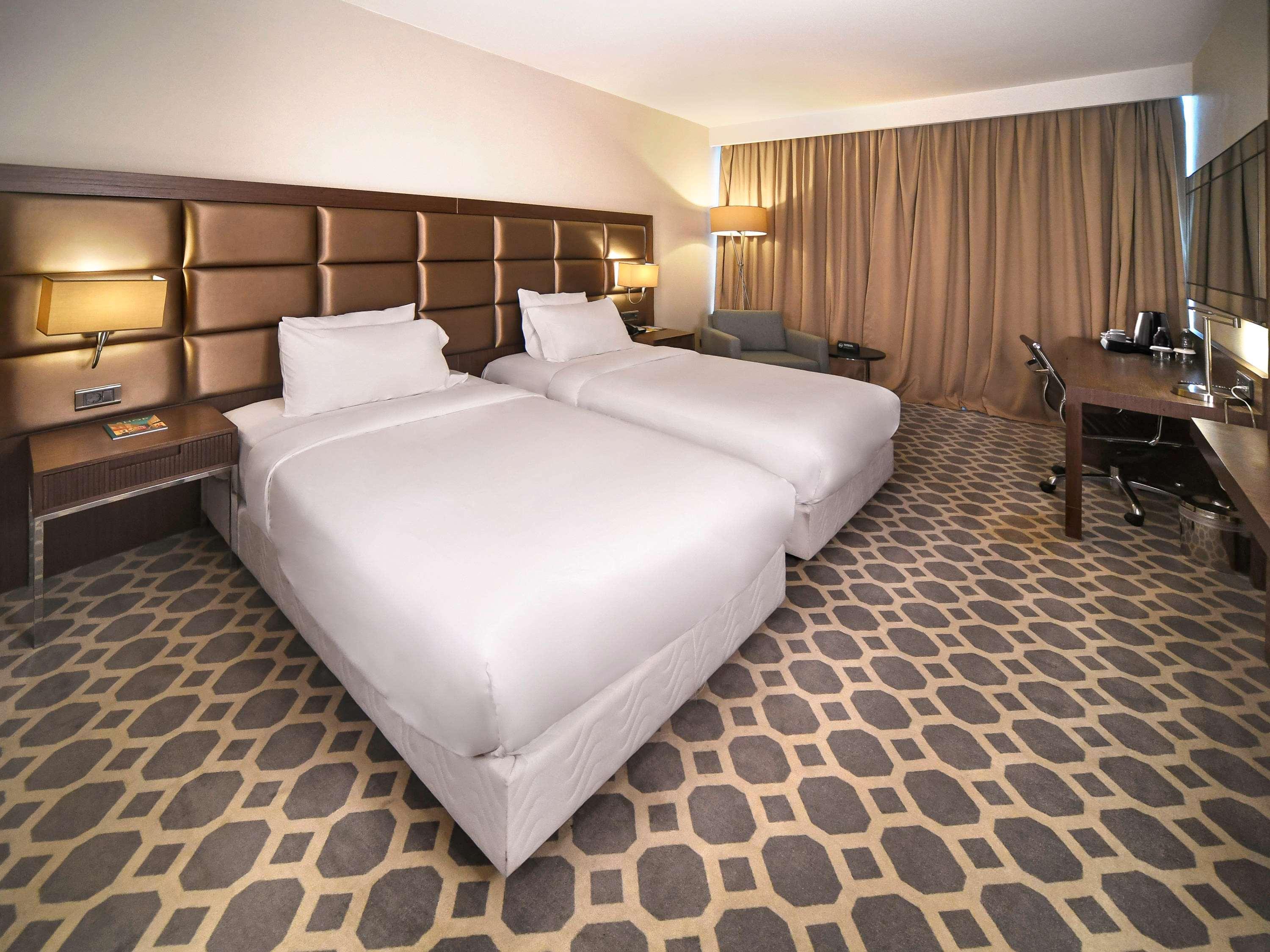 เมอร์เคียว อิสตันบูล เวสต์ โฮเต็ล แอนด์ คอนเวนชั่น เซ็นเตอร์ Hotel ภายนอก รูปภาพ