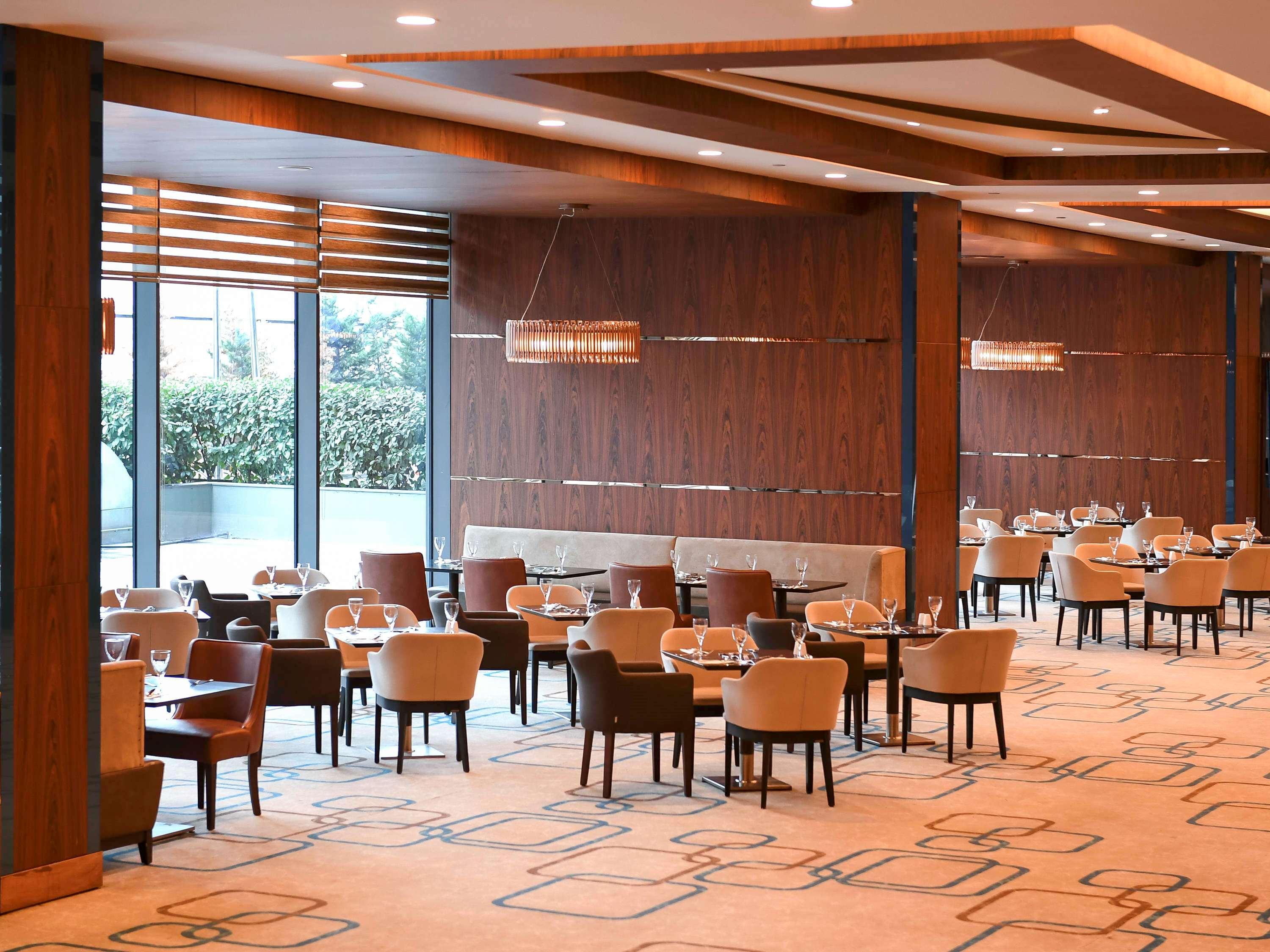 เมอร์เคียว อิสตันบูล เวสต์ โฮเต็ล แอนด์ คอนเวนชั่น เซ็นเตอร์ Hotel ภายนอก รูปภาพ