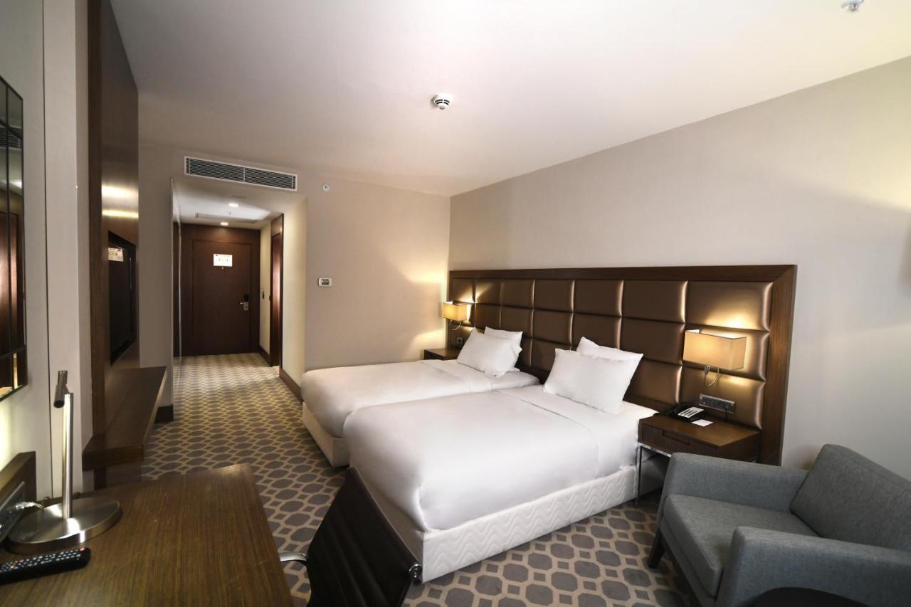 เมอร์เคียว อิสตันบูล เวสต์ โฮเต็ล แอนด์ คอนเวนชั่น เซ็นเตอร์ Hotel ภายนอก รูปภาพ