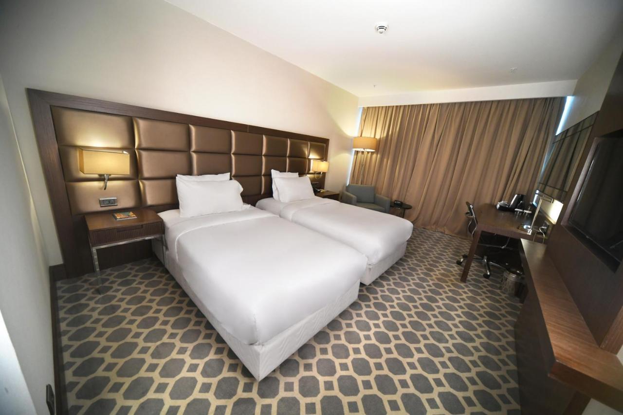 เมอร์เคียว อิสตันบูล เวสต์ โฮเต็ล แอนด์ คอนเวนชั่น เซ็นเตอร์ Hotel ภายนอก รูปภาพ